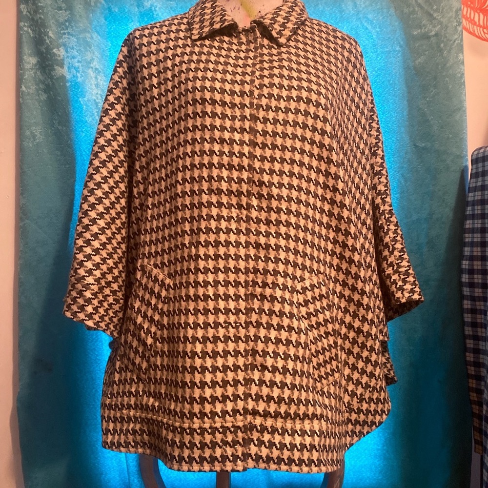 Cute houndstooth cape
